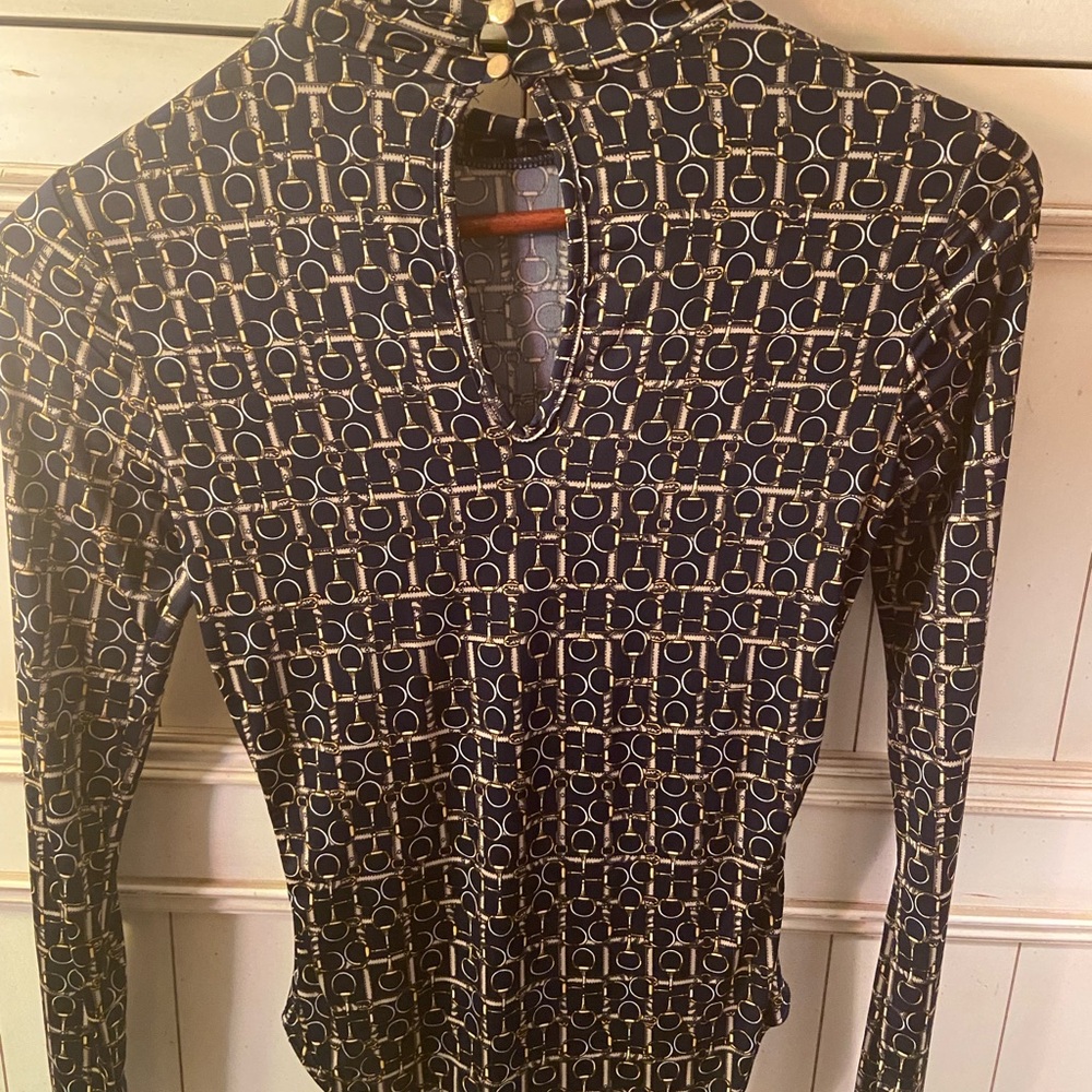 Very cute and professional top!